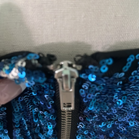 Cache sequins stretch cocktail dress. Comfy. - Picture 8 of 9